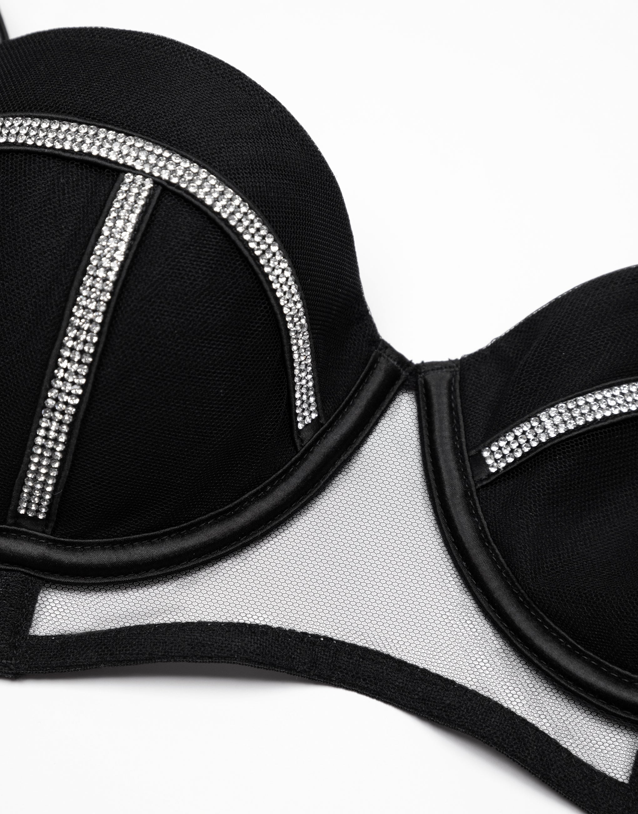 Un reggiseno a balconcino con coppe morbide ed imbottitura in spugna  CD679