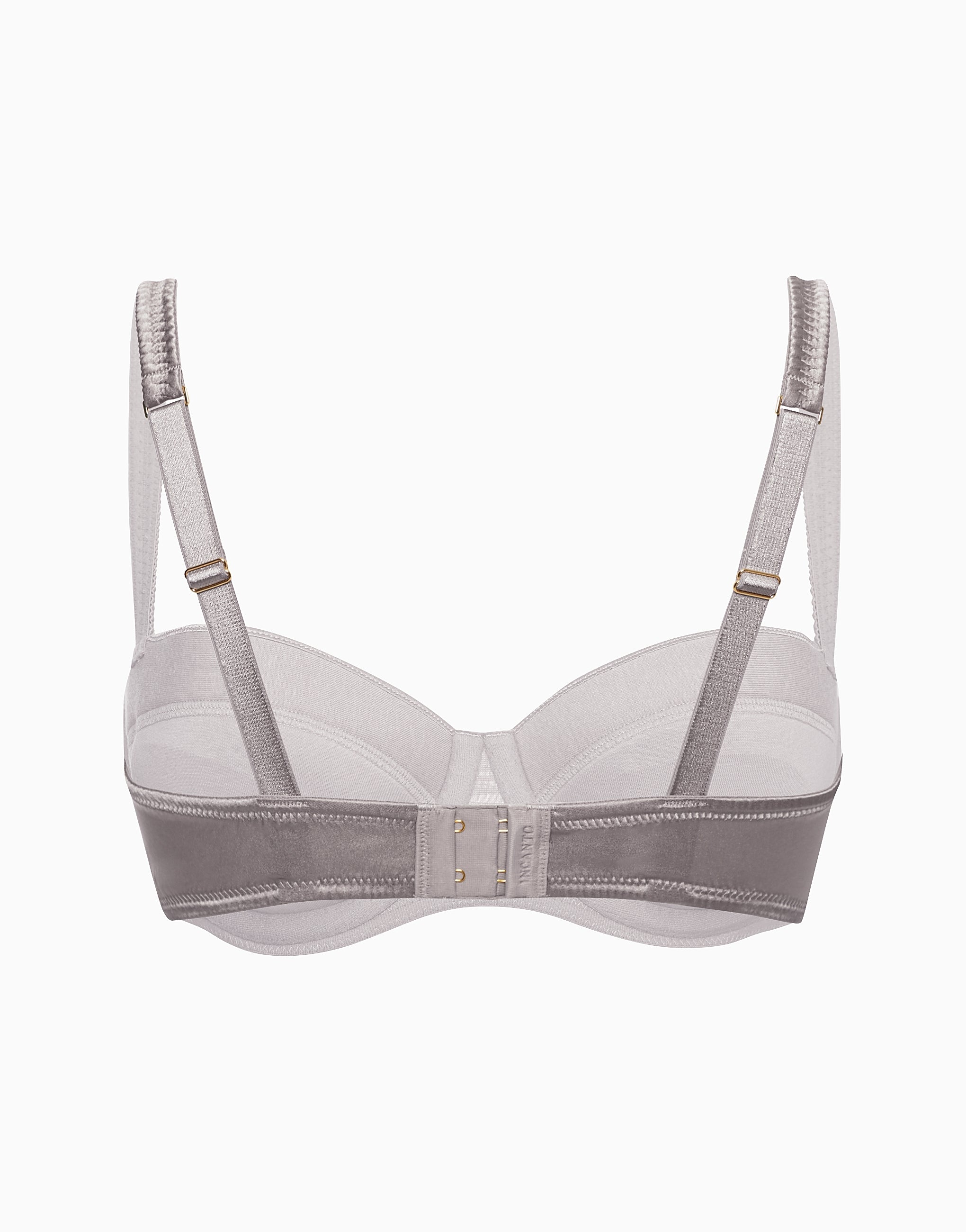Un reggiseno a balconcino con coppe morbide ed imbottitura in spugna in seta CD377
