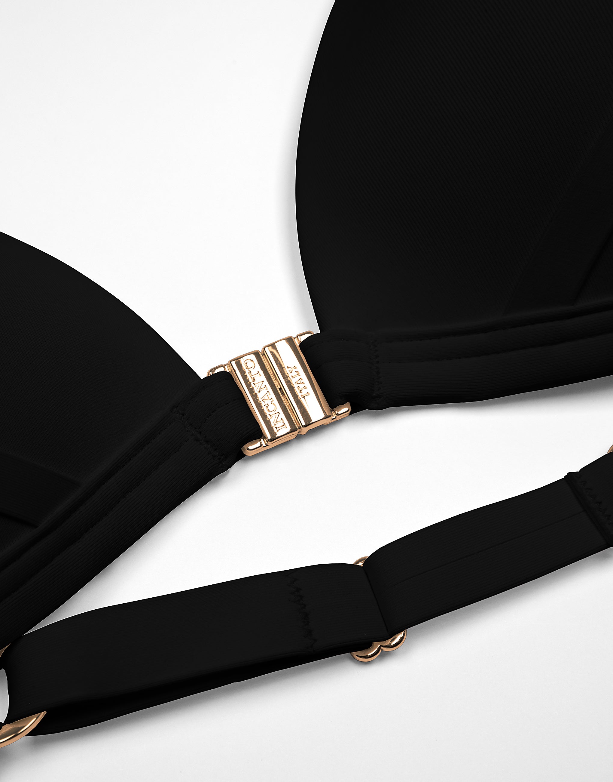 Bikini top con coppe a triangolo ID48